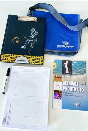 Il kit pratico dell'allenatore di calcio a 5 manuale pronto uso + cartella  + lavagna